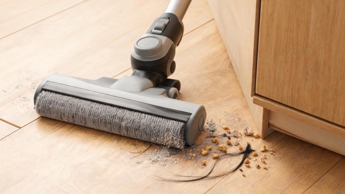 Hard Floor Vacuum Head Cleaning Detail Hard Floor Vacuum Head Cleaning Detail